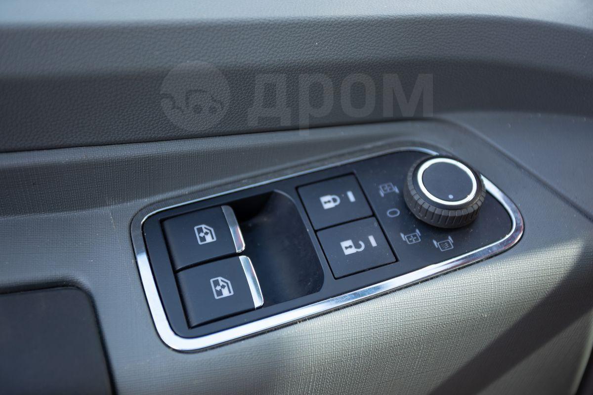 Седельный тягач с КМУ Shacman SX42584V385 в Екатеринбурге