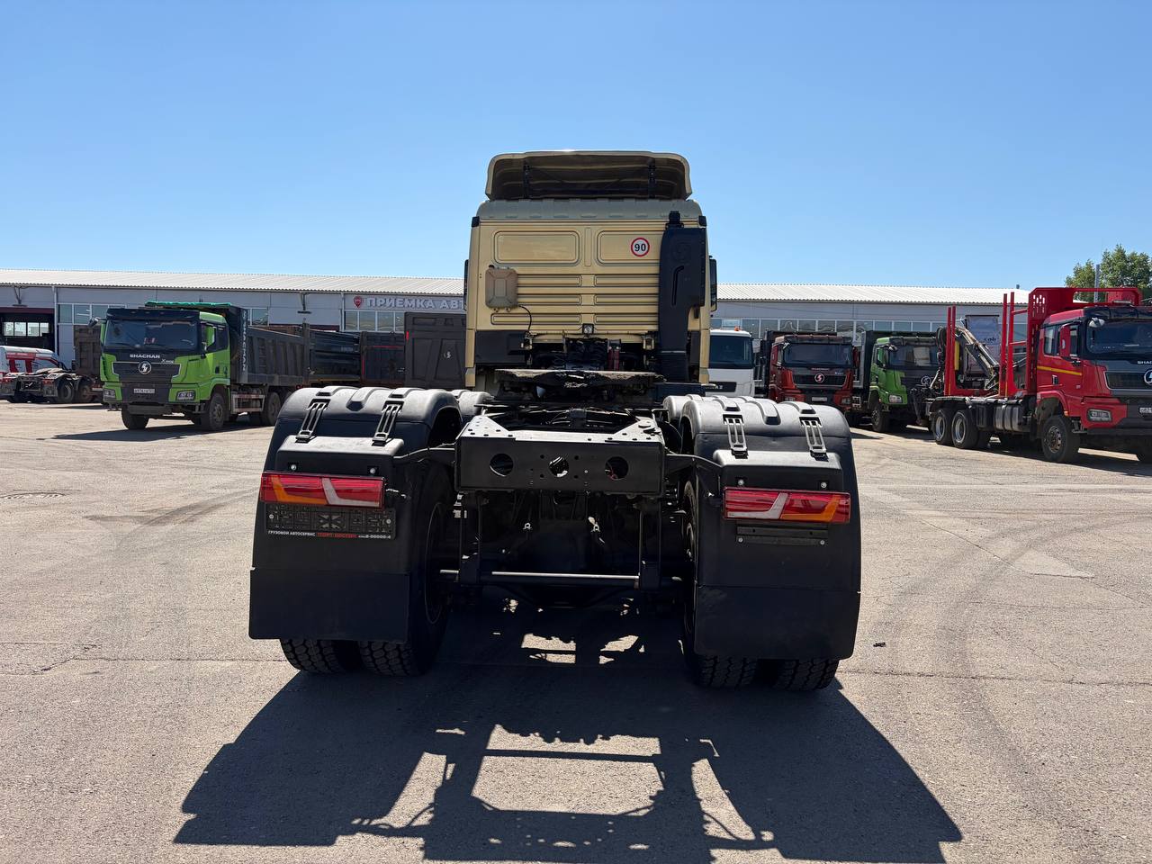 Седельный тягач Shacman X3000 SX42586V385 6x6 в Екатеринбурге