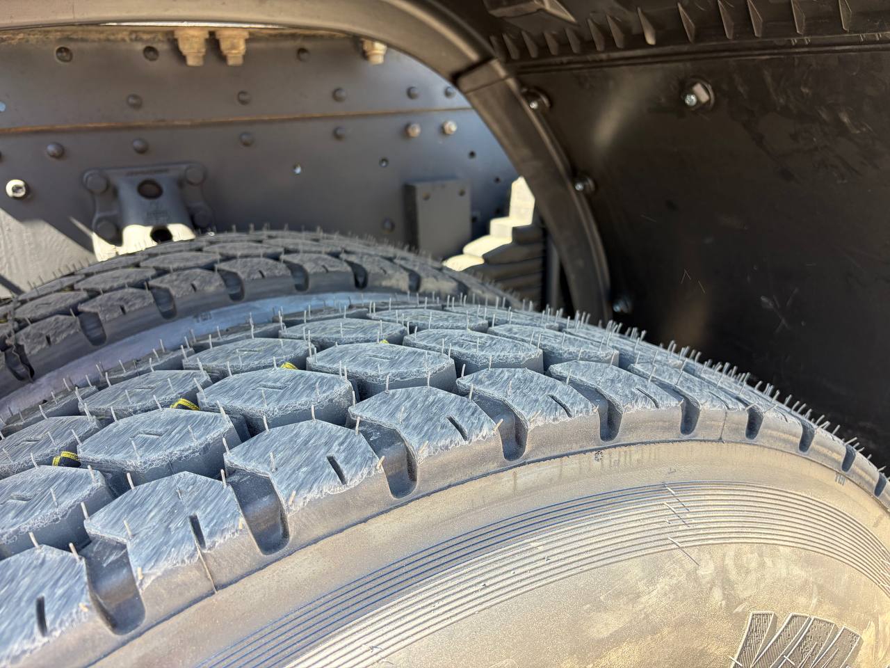 Седельный тягач Shacman X3000 SX42586V385 6x6 в Екатеринбурге