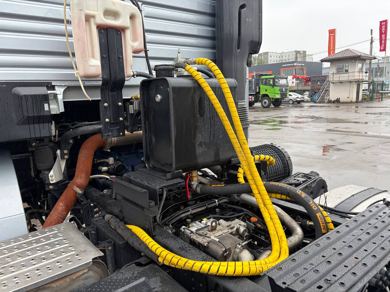 Седельный тягач Shacman X3000 SX42586V385 (Серый) 2024г. 6x6 в Екатеринбурге